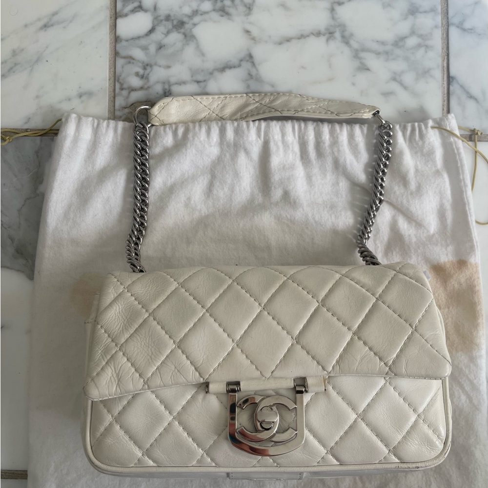 White Chanel Medium Flap Bag - Picture 5 of 16